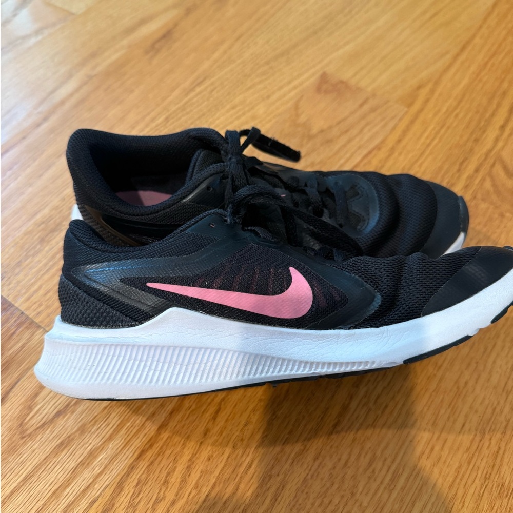 Girls Nike Black and Pink Sneakers